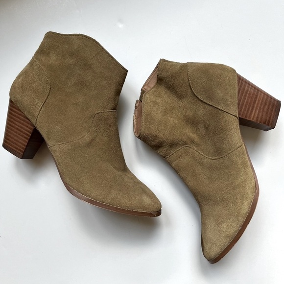 Urban Outfitters Shoes - Urban Outfitters Suede Heeled Booties Size 9